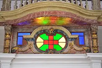 Pormenor de vitral do coro-alto