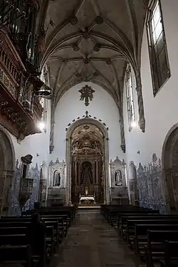 Interior da igreja do Mosteiro de Santa Cruz