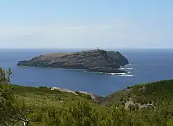 Ilhéu de Ferro visto do Porto Santo com o seu farol no promontório