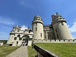 Castelo visto de uma das entradas em 2023