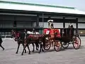 Este é um privilégio dado a cada novo embaixador que chega ao palácio para sua posse pelo acreditação pelo Imperador, ele pode escolher seguir da Estação de Tóquio até o Palácio em uma limousine ou carruagem.
