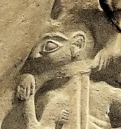 Homem de Uma aprisionado, talvez seja Uxe, na Estela dos Abutres.