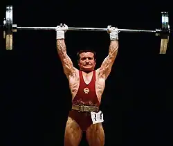 Imre Földi foi primeiro halterofilista a participar de cinco Jogos Olímpicos, de 1960 a 1976[18]