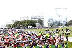 Salva de 21 tiros de canhão.