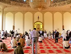 File:Inside london central mosque.jpg