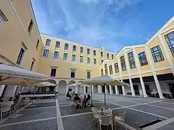 Claustro interior do antigo convento