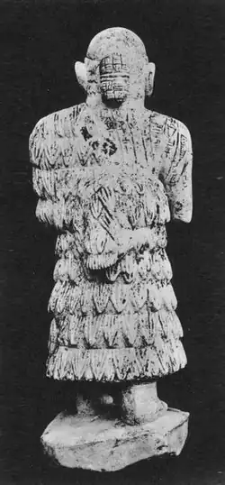 estátua de Isqui-Mari (traseira)