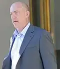 O ator J. K. Simmons interpreta Oswald.