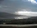 A represa do rio Litani, vista da rodovia a oeste.