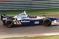 Jacques Villeuneuve pilotando em 1996 pela equipe Rothmans Williams Renault.