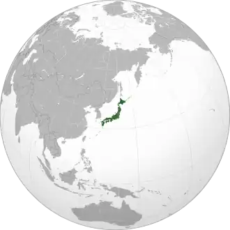 Localização do Japão em verde escuro. Território disputado das Ilhas Curilas em verde claro.