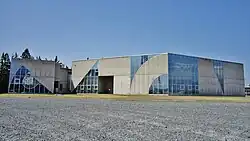 Fotografia de uma construção modernista.