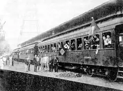 Trem levando imigrantes japoneses de Santos para São Paulo (1935).