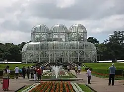 Estufa do Jardim Botânico de Curitiba, a principal atração do bairro.
