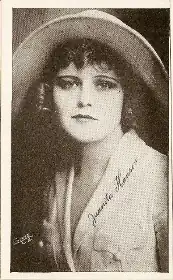 Juanita Hansen, estrela de vários seriados, destacando-se The Lost City, em 1920.