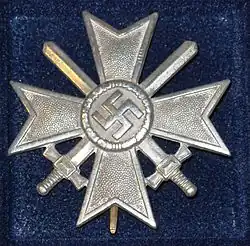 1ª Classe - com espadas