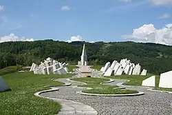Memorial (1979) desenhado por Miodrag Živković e Aleksandar Đokić em Kadinjača