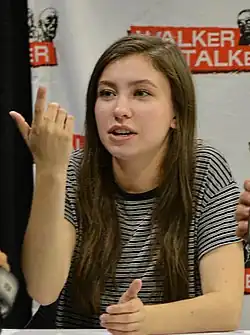 Katelyn Nacon interpretou Enid