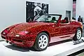Um automóvel BMW Z1 pintado pelo artista, exposto no Museu Automotivo Petersen.