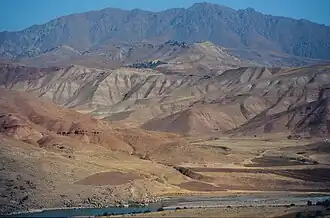 Vale do Rio Cara Su, um dos principais afluentes do Eufrates, na província de Erzinjane
