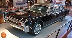 O Lincoln Continental, usado pelo presidente John F. Kennedy. Quando ele foi assassinado, o modelo tinha seu teto abaixado. Em 1967, o carro foi modificado com um sistema de ar condicionado atualizado, uma janela traseira que podia ser aberta e melhorias estruturais.