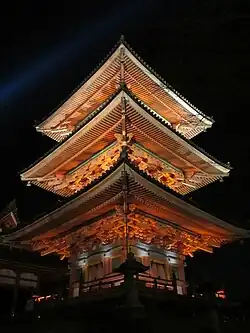 Kiyomizu-dera iluminado