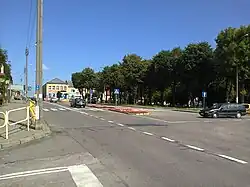 Estrada nacional n.º 63 e o parque municipal à direita