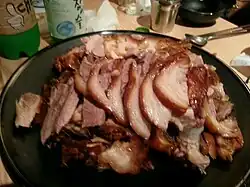 Prato de comida coreano chamado Jokbal.