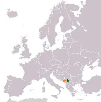 Mapa indicando localização do Kosovo e de Montenegro.