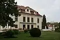 Villa de Kramář visto do jardim.