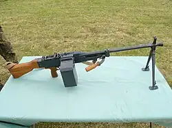 UK-L vz. 59 com bipé.