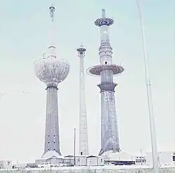 Construídas em 1979, as Torres Kuwait são o marco mais famoso da cidade