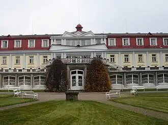 Banhos termais em Lázně Bohdaneč por Josef Gočár (1911–1913)