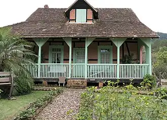 Casa Ax, bem tombado pela FCC no município