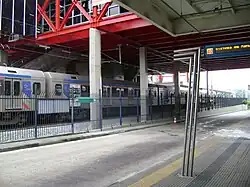 TUE Série 3000 estacionado na estação