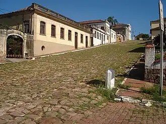 A Rua Julio de Castilhos (Rua da Ladeira) foi a primeira rua calçada no RS, no ano de 1813.
