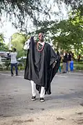 Jovem Yoruba em um elegante Agbada, em 2015