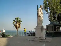 Largo das Portas do Sol - Partilhado com a freguesia de Santiago.