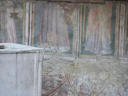 Detalhe dos fragmentos dos afrescos.