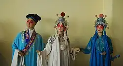 Os três protagonistas da Lenda: Xu Xian, Bai Suzhen e Xiao Qing