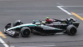Lewis Hamilton pilotando o W15 no GP da China de 2024