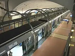 A estação da linha 14.