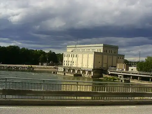 A central hidro-elétrica