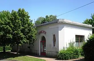 Os velhos banhos públicos.