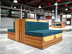 Bancos de Lina Bo Bardi no SESC Pompéia