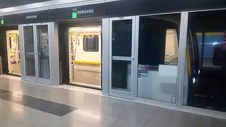 Trem atendendo a Estação Evitamiento da Linha 2.