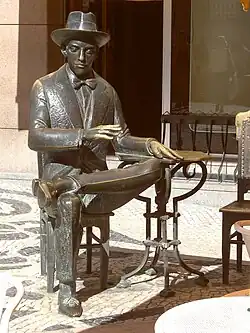 Fernando Pessoa, bronze
