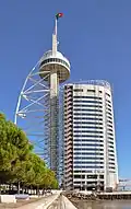 A Torre Vasco da Gama no final da construção.