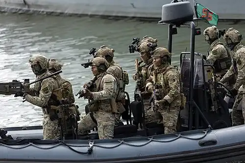 Membros das forças especiais da Lituânia.