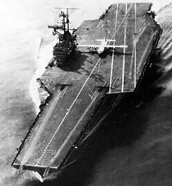 USS Forrestal (CVA-59), com um avião C-130 Hercules no deck de pouso (1963).
